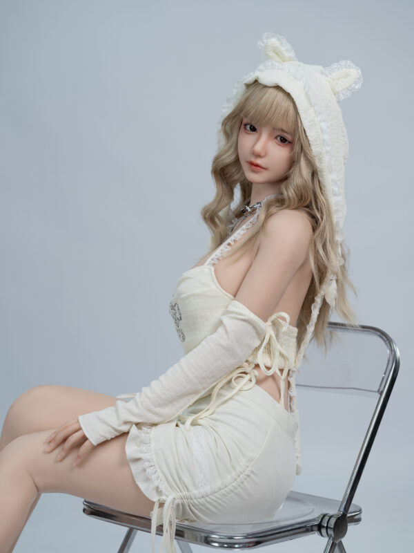 Silicone love doll